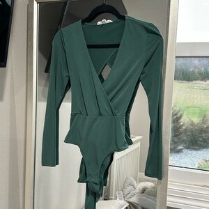 BCBG green bodysuit with cutout back